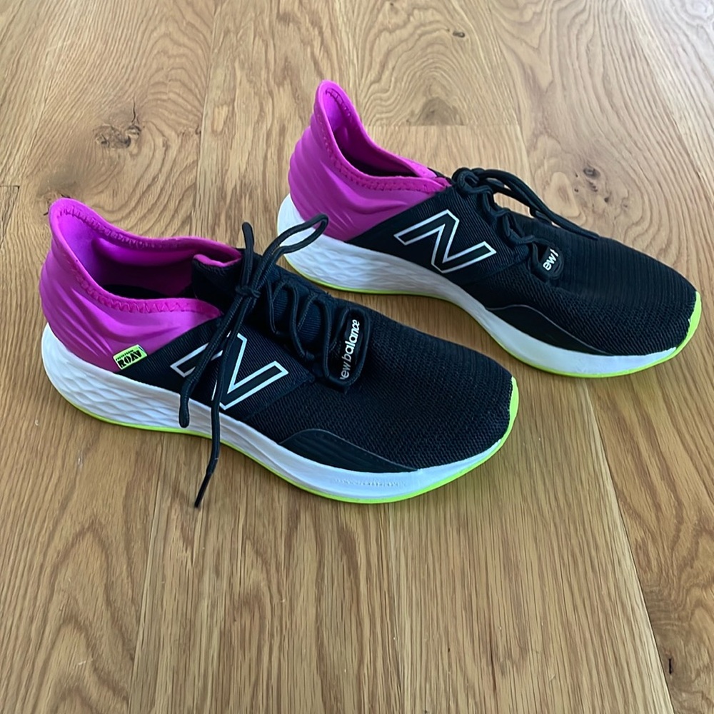 Women’s New Balance Roav

Size 9.5

Black, lime, and pink